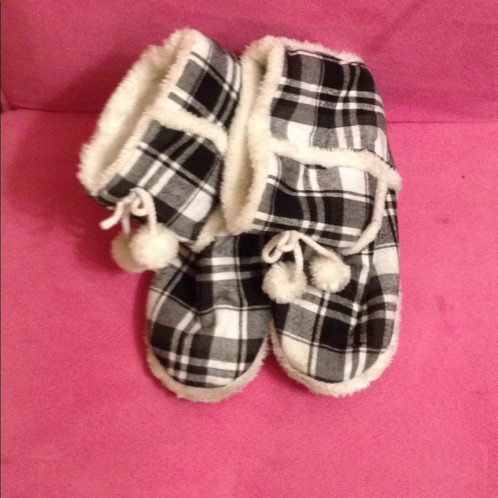 Booty slippers plaid with white gray and black